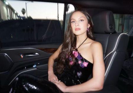 Louis Partridge is reportedly dating singer Olivia Rodrigo.